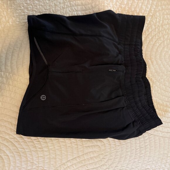 Black Lululemon Hotty Hot High-Rise Lined Short 4" - Picture 2 of 5